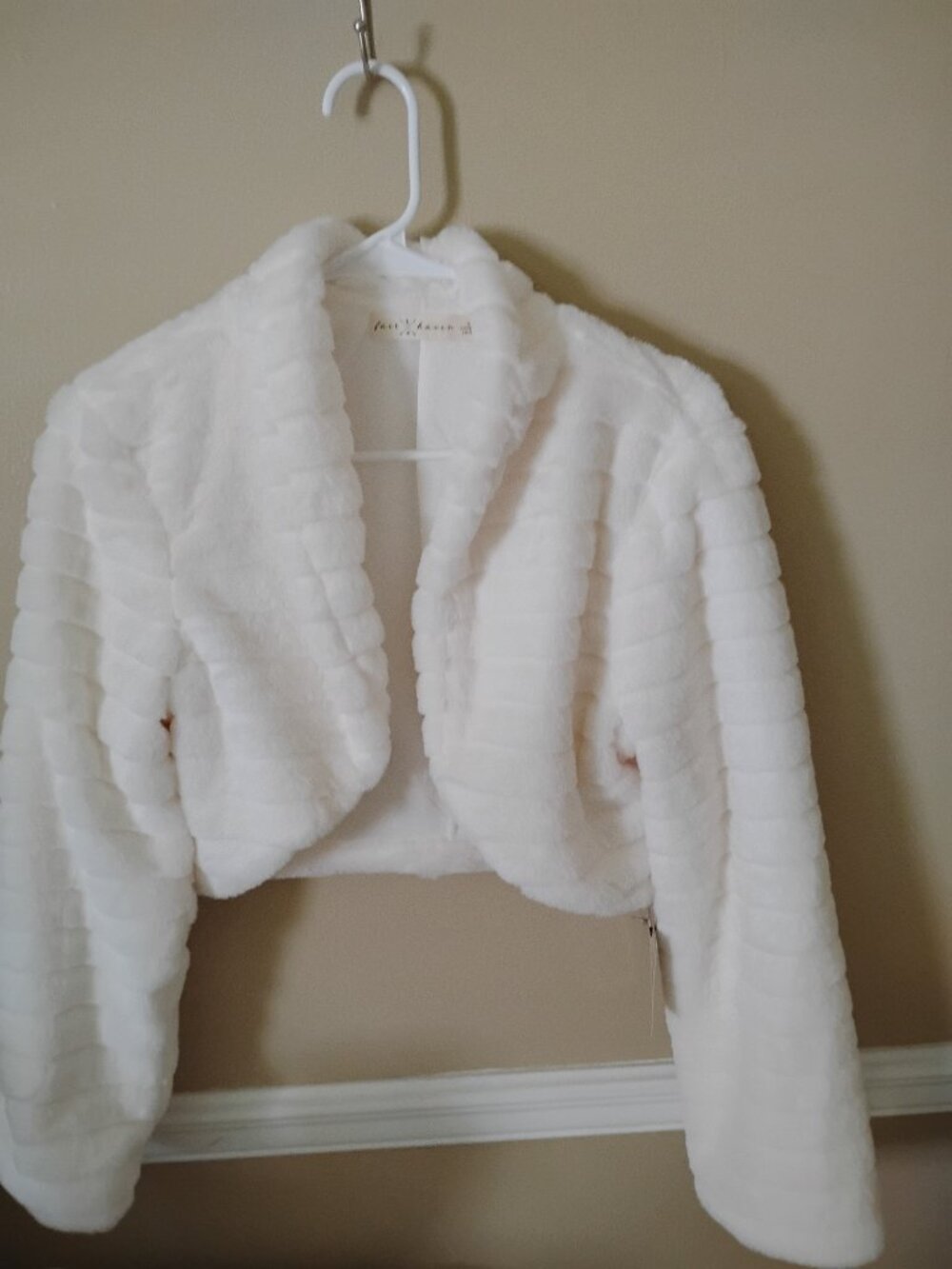 Soft/furry cropped sweater white